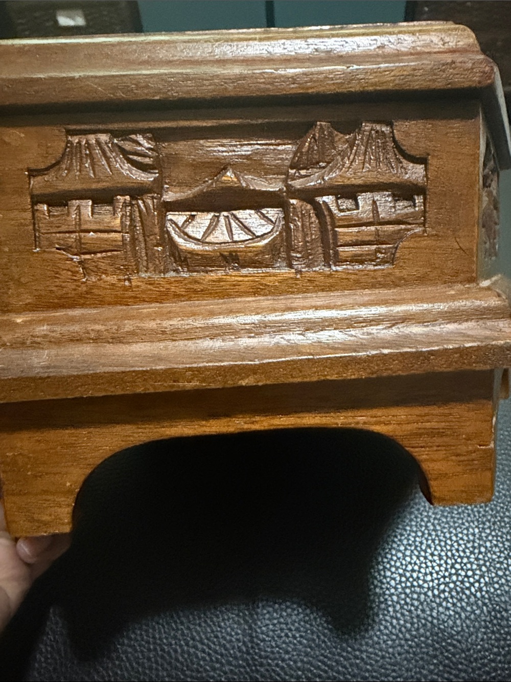 Vintage Hand-Carved Octagonal Wooden hinged jewelry box with mirror - Picture 3 of 7